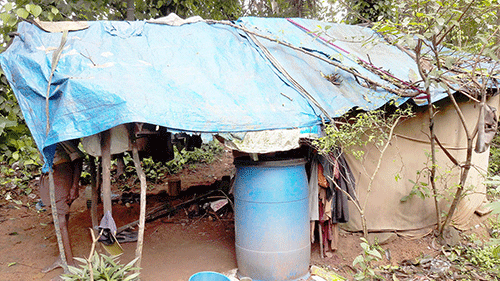 ದಶಕದಿಂದ ಸೂರಿಲ್ಲದೆ ಸೊರಗಿದ ಕೊರಗ ಕುಟುಂಬ