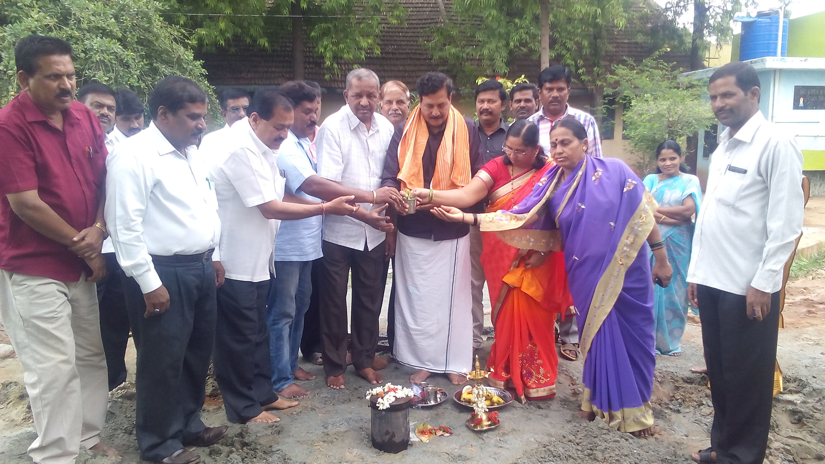 ತೆಂಗು ಬೆಳೆಗಾರರ ಸಂಕಷ್ಟಕ್ಕೆ  ಬಾರದ ರಾಷ್ಟ್ರೀಯ ಪಕ್ಷಗಳು: ಶಾಸಕ ದತ್ತ