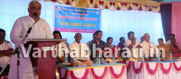 ಅಭಿವೃದ್ಧಿ ವಿಷಯದಲ್ಲಿ ರಾಜಕೀಯ ಸಲ್ಲದು: ಆರ್.ವಿ.ದೇಶಪಾಂಡೆ