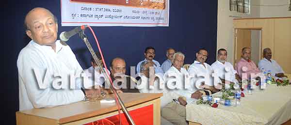 ಎಸ್ಮಾ ಜಾರಿ ಮಾಡಿದರೂ ಮುಷ್ಕರದಿಂದ ಹಿಂದೆ ಸರಿಯುವುದಿಲ್ಲ: ಕೆಎಸ್ಸಾರ್ಟಿಸಿ ಕಾರ್ಮಿಕ ಸಂಘ