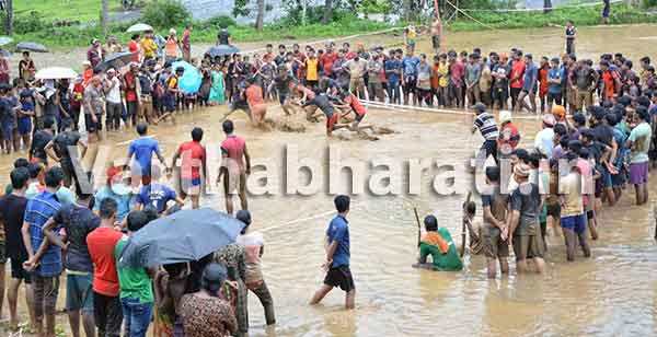 ಮೂಡುಬಿದಿರೆ: ಕೆಸರುಗದ್ದೆಯಲ್ಲಿ ಗಮನ ಸೆಳೆದ ಕಬಡ್ಡಿ ಪಂಗಾ !