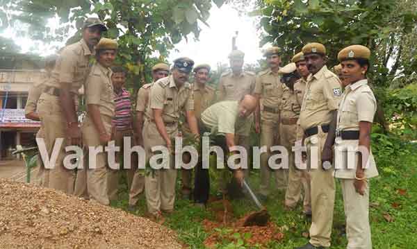 ಕಡಬ: ಗೃಹರಕ್ಷಕದಳ ಘಟಕದಿಂದ ವನಮಹೋತ್ಸವ