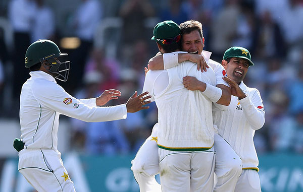 ಮೊದಲ ಟೆಸ್ಟ್: ಇಂಗ್ಲೆಂಡ್ ವಿರುದ್ಧ ಪಾಕ್‌ಗೆ ಜಯ