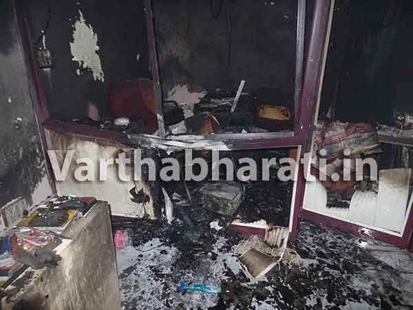 ಭಟ್ಕಳ: ಅಂಗಡಿ ಮಳಿಗೆಗೆ ಬೆಂಕಿ; ಲಕ್ಷಾಂತರ ರೂ. ನಷ್ಟ