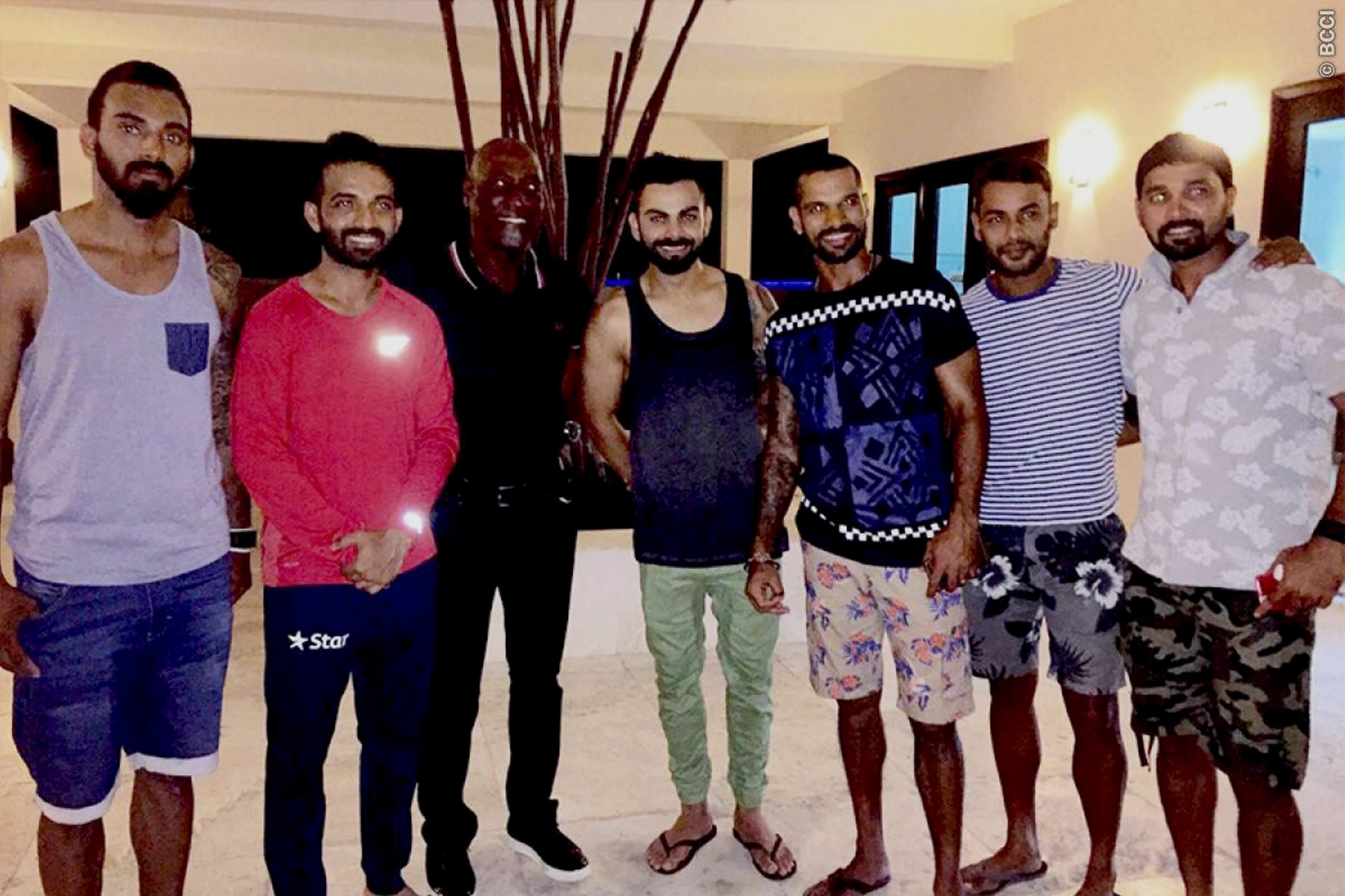 ಭಾರತ ತಂಡದೊಂದಿಗೆ ಬೆರೆತ ವಿಂಡೀಸ್ ದಂತಕತೆ ಸರ್‌ವಿವಿಯನ್ ರಿಚರ್ಡ್ಸ್