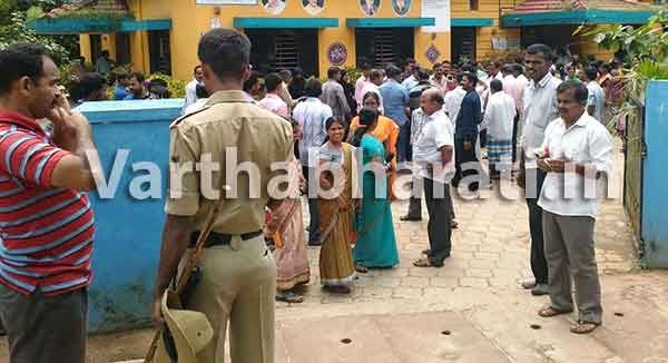ಬಂಟ್ವಾಳ: ಶಿಕ್ಷಕರ ವರ್ಗಾವಣೆ ಖಂಡಿಸಿ ಕ್ಷೇತ್ರ ಶಿಕ್ಷಣಾಧಿಕಾರಿ ಕಚೇರಿಗೆ ಮುತ್ತಿಗೆ