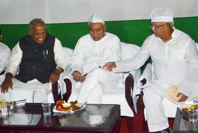ಬಿಹಾರ: ಇಫ್ತಾರ್ ಕೂಟದಲ್ಲಿ ಲಾಲೂ-ನಿತೀಶ್- ಜೀತನ್‌ರಾಮ್ ಮಾಂಝಿ ಭಾಯಿ ಭಾಯಿ