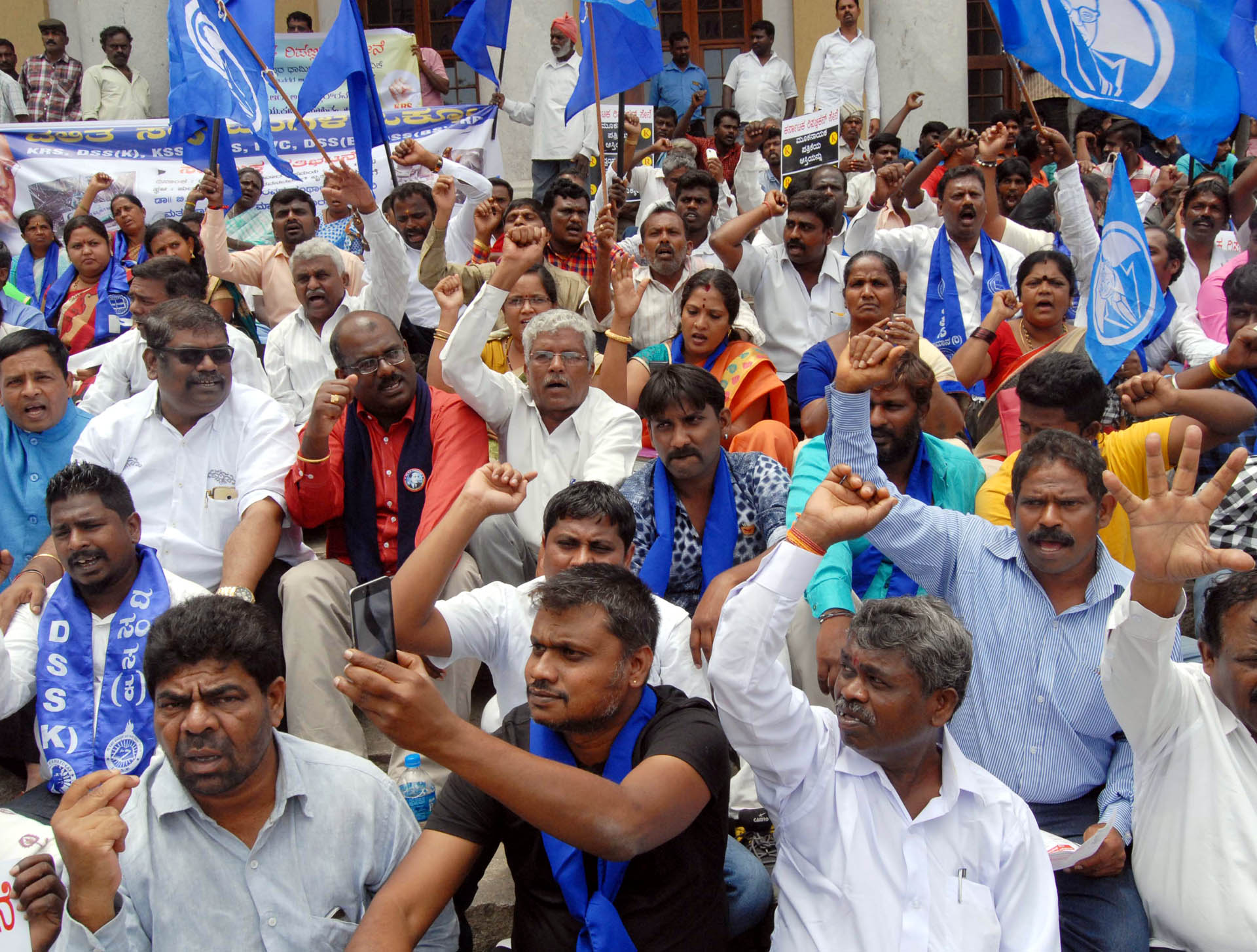 ಅಂಬೇಡ್ಕರ್ ನೆನಪಿನ ಪ್ರಿಂಟಿಂಗ್ ಪ್ರೆಸ್ ಧ್ವಂಸ ಖಂಡಿಸಿ ಪ್ರತಿಭಟನೆ