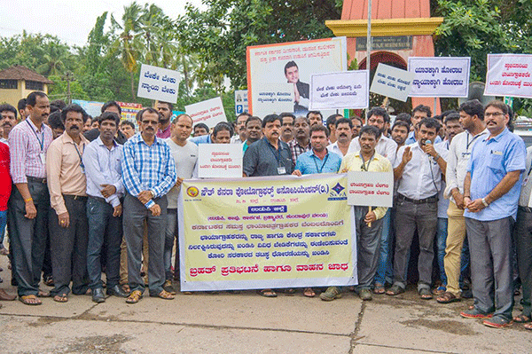 ಛಾಯಾಗ್ರಾಹಕರಿಂದ ಬಂದ್: ಉಡುಪಿಯಲ್ಲಿ ಧರಣಿ