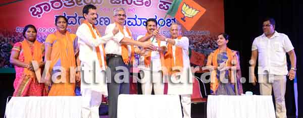 ದ.ಕ.ಜಿಲ್ಲಾ ಬಿಜೆಪಿ ಅಧ್ಯಕ್ಷರಾಗಿ ಸಂಜೀವ ಮಠಂದೂರು ಪದಗ್ರಹಣ