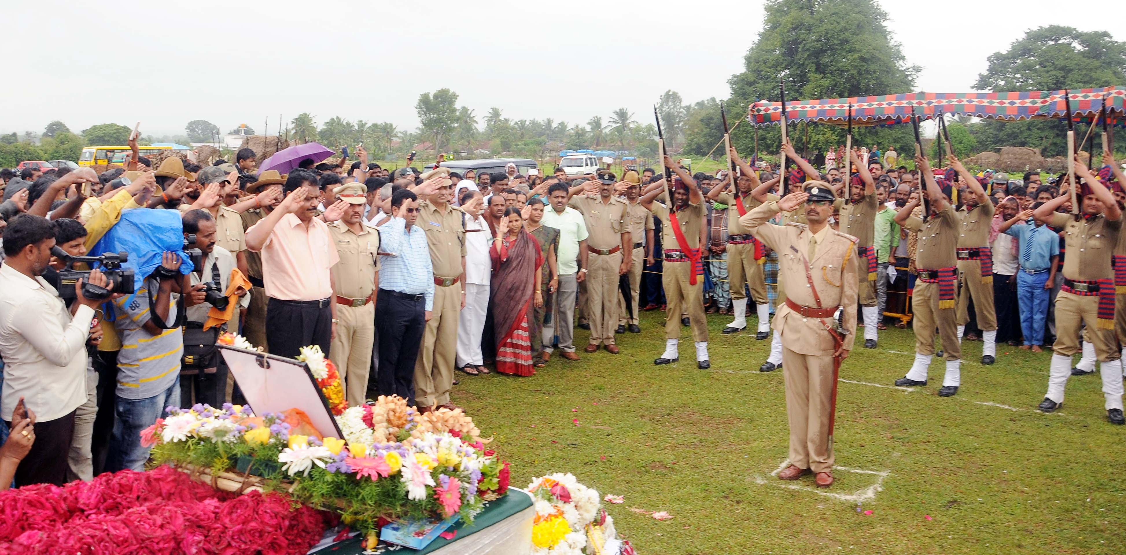 ಯೋಧ ಉಮೇಶ್‌ಗೆ ಭಾವಪೂರ್ಣ ವಿದಾಯ