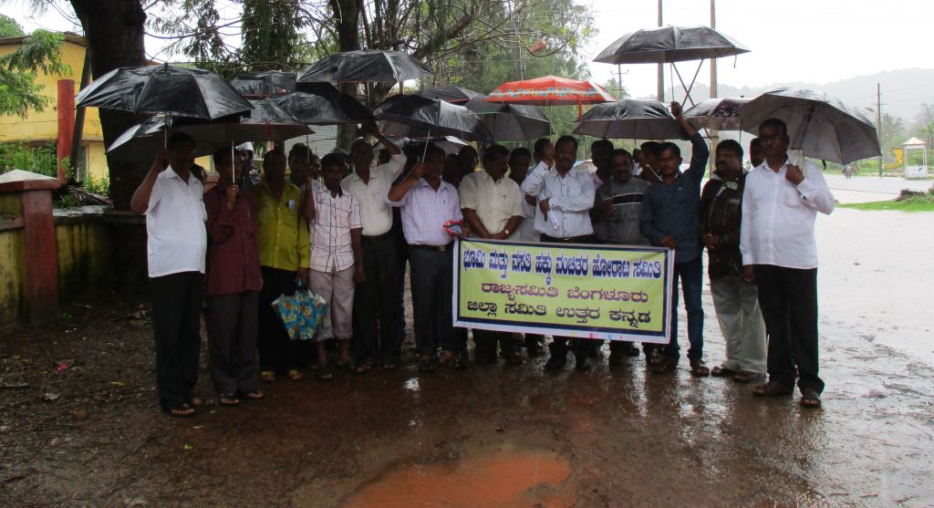 ಕಾರವಾರ: ಭೂಮಿ ಮಂಜೂರಿಗೆ ಆಗ್ರಹಿಸಿ ಧರಣಿೆ