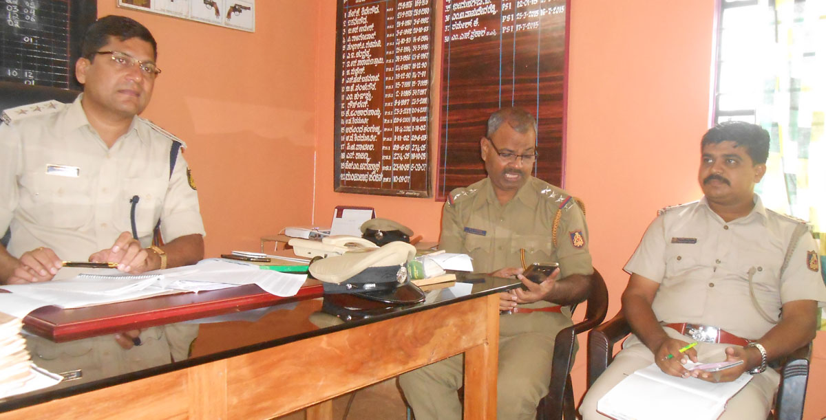 ‘ಆರೋಪಿಗಳ ಬಂಧನಕ್ಕೆ ಸಾರ್ವಜನಿಕರ ಸಹಕಾರ ಅಗತ್ಯ’