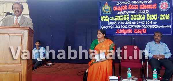 ವಿದ್ಯಾರ್ಥಿಗಳು ಸಂಪತ್ಬರಿತ ಪ್ರಜೆಯಾಗಿ ರೂಪುಗೊಳ್ಳಬೇಕು: ಪ್ರೊ.ಕೆ.ಬೈರಪ್ಪ