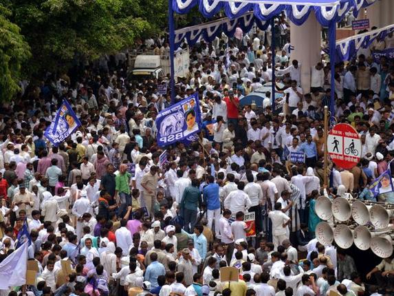 ಮುಂದುವರಿದ ಬಿಎಸ್ಪಿ ಕಾರ್ಯಕರ್ತರ ಪ್ರತಿಭಟನೆ ದಯಾಶಂಕರ ಬಂಧನಕ್ಕಾಗಿ ಆಗ್ರಹ