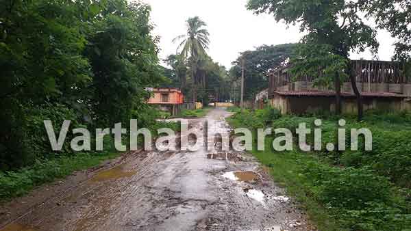 ಮುಂಡಗೋಡ: ಕೆಸರುಗುಂಡಿಗಳಾಗಿ ಮಾರ್ಪಟ್ಟ ರಸ್ತೆಗಳು