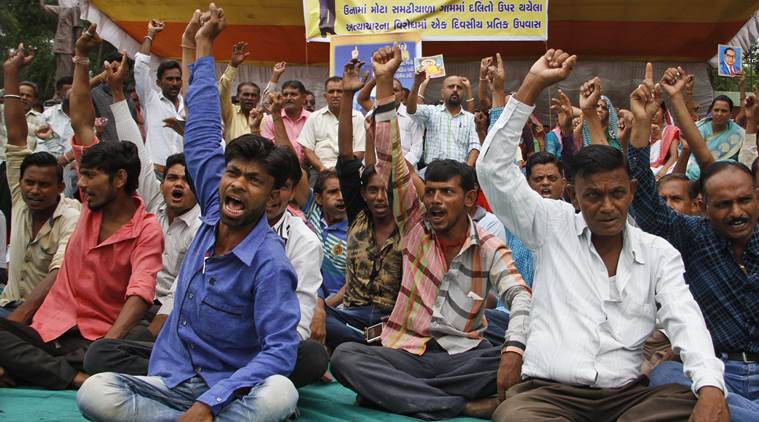 ಉನಾ ವಿವಾದ:ಮೂವರು ದಲಿತರಿಂದ ಆತ್ಮಹತ್ಯೆಗೆ ಯತ್ನ,ಪರಿಸ್ಥಿತಿ ಶಾಂತ