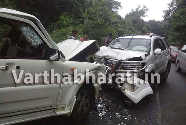 ಗುಂಡ್ಯದಲ್ಲಿ ಅಪಘಾತಕ್ಕೀಡಾದ ದ.ಕ. ನಿರ್ಗಮನ ಜಿಲ್ಲಾಧಿಕಾರಿ ಎ.ಬಿ. ಇಬ್ರಾಹೀಂ ಕಾರು