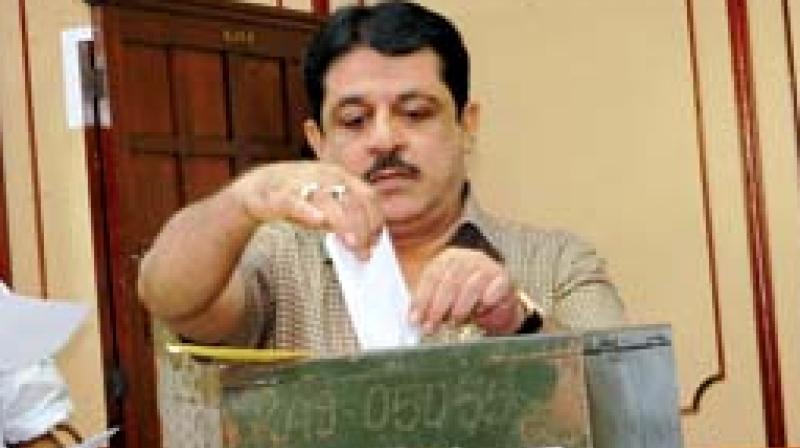 ರಾಜ್ಯಸಭೆ ಚುನಾವಣೆಯಲ್ಲಿ ಅಡ್ಡಮತದಾನ: 8 ಶಾಸಕರ ಅನರ್ಹಗೊಳಿಸಲು ಸಲ್ಲಿಸಿದ್ದ ಅರ್ಜಿಯ ಪರಿಶೀಲನೆ