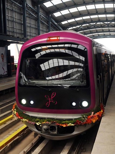 ಸಾರಿಗೆ ನೌಕರರ ಮುಷ್ಕರ : ನಮ್ಮ ಮೆಟ್ರೋವನ್ನು ಅವಲಂಭಿಸಿದ ಪ್ರಯಾಣಿಕರು