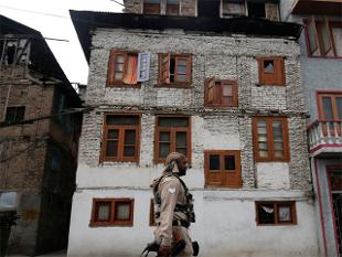 ಅನಂತನಾಗ್ ಹೊರತು ಕಾಶ್ಮೀರದ ಎಲ್ಲ ಭಾಗಗಳಲ್ಲಿ ಕರ್ಫ್ಯೂ ಹಿಂದಕ್ಕೆ