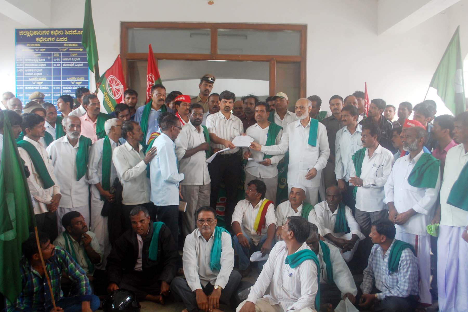 ಶಿವಮೊಗ್ಗ: ವಿವಿಧ ಸಂಘಟನೆಗಳಿಂದ ಪ್ರತ್ಯೇಕ ಧರಣಿ