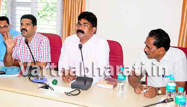 ದಾರಿ ದೀಪಗಳಿಲ್ಲದೆ ಕತ್ತಲಲ್ಲಿ ಬಂಟ್ವಾಳ: ಪುರಸಭೆ ಸಾಮಾನ್ಯ ಸಭೆಯಲ್ಲಿ ಸದಸ್ಯರ ಆಕ್ರೋಶ