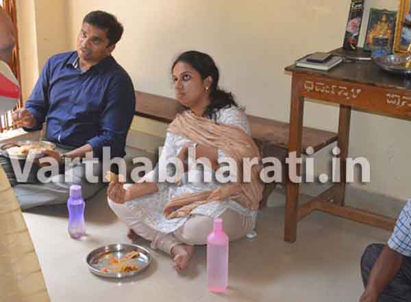 ಬೆಳ್ತಂಗಡಿ: ಹಾಸ್ಟೆಲ್ ಮಕ್ಕಳೊಂದಿಗೆ ಭೋಜನ ಸವಿದ ಜಿ.ಪಂ. ಸಿಇಒ