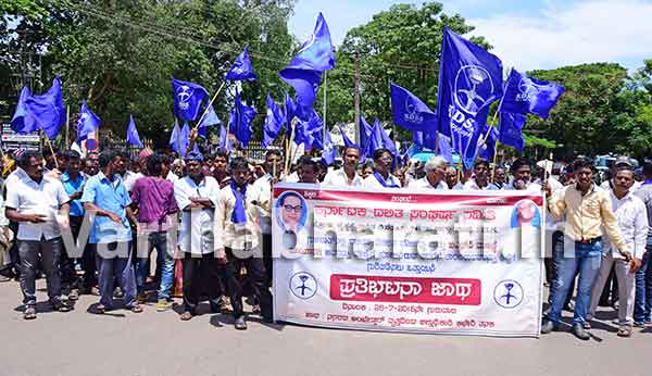 ಬಿಜೆಪಿ ಸರಕಾರದಿಂದ ದಲಿತ ಮತ್ತು ಅಲ್ಪಸಂಖ್ಯಾತರ ಮೇಲೆ ದೌರ್ಜನ್ಯ: ಎಂ . ದೇವದಾಸ್