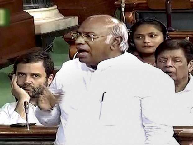 ದಲಿತರು-ಮುಸ್ಲಿಮರ ಮೇಲೆ ದಾಳಿ ಹೆಚ್ಚಳ: ಸರಕಾರದ ವಿರುದ್ಧ ವಿಪಕ್ಷ ವಾಗ್ದಾಳಿ