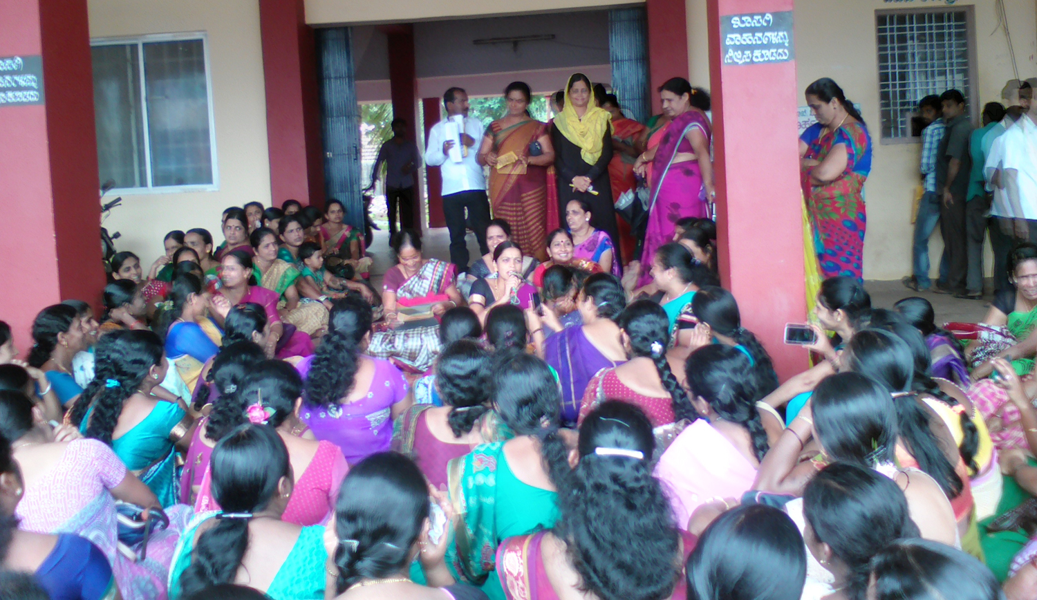 ಬೇಡಿಕೆಗಳ ಈಡೇರಿಕೆಗೆ ಆಗ್ರಹಿಸಿ ಅಂಗನವಾಡಿ ಕಾರ್ಯಕರ್ತೆಯರ ಧರಣಿ