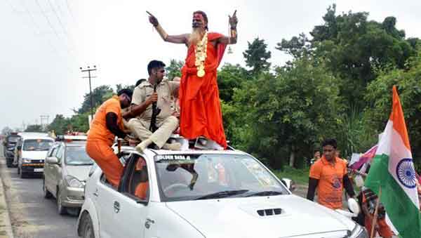 ಈ ಗೋಲ್ಡನ್ ಬಾಬಾ ಮೈಮೇಲೆ ಕೇಜಿಗಟ್ಟಲೆ ಚಿನ್ನ!