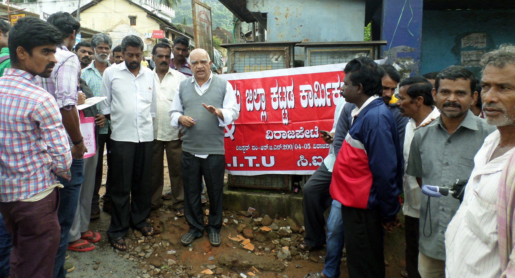 ‘ಕಾರ್ಮಿಕರು ಸಂಘಟಿತರಾಗಿ ಸವಲತ್ತುಗಳನ್ನು ಪಡೆಯಿರಿ’