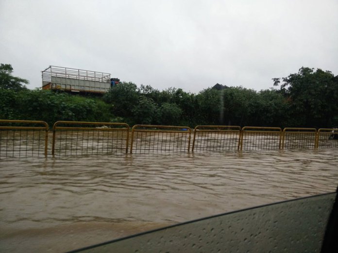 ಮಹಾಮಳೆಗೆ ಬೆಂಗಳೂರಿನಲ್ಲಿ ಜನಜೀವನ ಅಸ್ತವ್ಯಸ್ತ