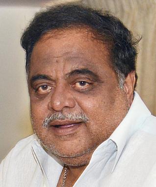 ಶಾಸಕ ಸ್ಥಾನಕ್ಕೆ ರಾಜೀನಾಮೆ: ನಿರ್ಧಾರದಿಂದ ಹಿಂದೆ ಸರಿಯಲ್ಲ: ಅಂಬರೀಶ್ ಸ್ಪಷ್ಟನೆ