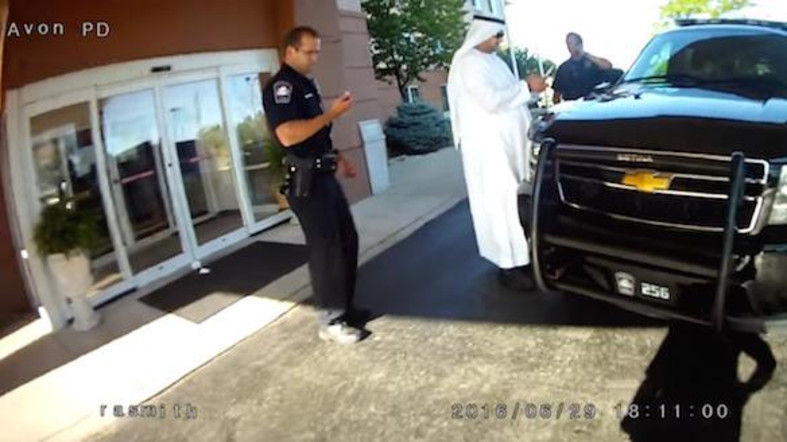 ಐಸಿಸ್ ಎಂದು ಅರಬ್ ಉದ್ಯಮಿಯ ಮೇಲೆ ಮುಗಿಬಿದ್ದ ಅಮೆರಿಕನ್ ಪೊಲೀಸರು,  ಆಘಾತದಿಂದ ಆಸ್ಪತ್ರೆಗೆ ದಾಖಲು