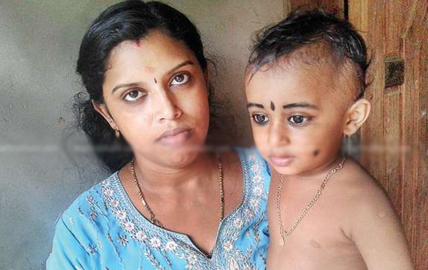 ಬಾವಿಗೆ ಬಿದ್ದ ತಾಯಿ, ಮಗುವನ್ನು ರಕ್ಷಿಸಿದ ಆಟೊಚಾಲಕ