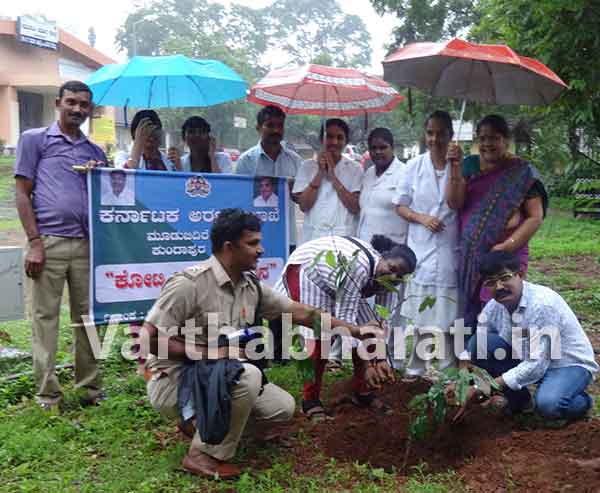 ಮೂಡುಬಿದಿರೆ: ಸಮುದಾಯ ಆರೋಗ್ಯ ಕೇಂದ್ರದಲ್ಲಿ ವನಮಹೋತ್ಸವ