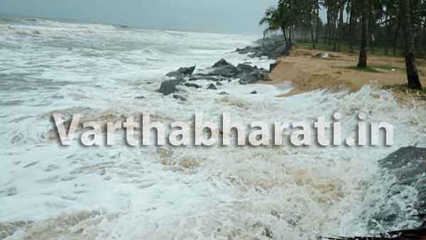 ಎರ್ಮಾಳು, ಮೂಳೂರಿನಲ್ಲಿ ತೀವ್ರಗೊಂಡ ಕಡಲ್ಕೊರೆತ