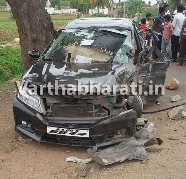 ಚಲಿಸುತ್ತಿದ್ದ ಕಾರಿನ ಹ್ಯಾಂಡ್‌ಬ್ರೇಕ್ ಎಳೆದ ಮಗು: ಅಪಘಾತ; ಮಗು ಮೃತ್ಯು