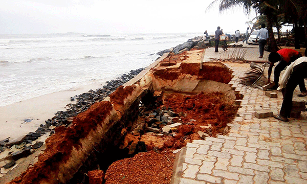 ಪಡುಕೆರೆ, ಮಲ್ಪೆಗಳಲ್ಲಿ ಮುಂದುವರಿದ ಕಡಲ್ಕೊರೆತ