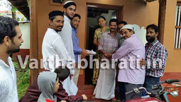 ಉಡುಪಿ : ಸರ್ವಧರ್ಮೀಯರಿಗೆ ಸಿಹಿ ಹಂಚಿ ಈದ್ ಆಚರಣೆ