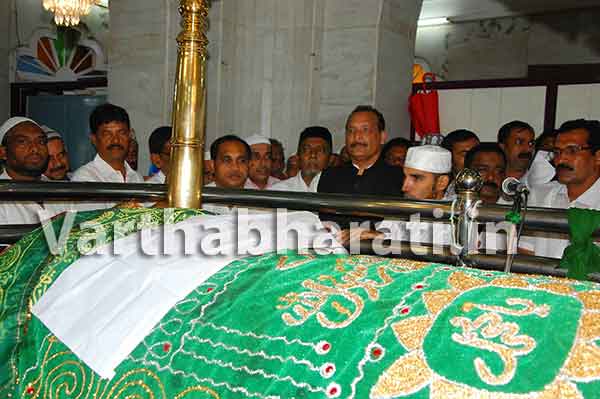 ಉಳ್ಳಾಲ ದರ್ಗಾಕ್ಕೆ ಐವನ್ ಡಿಸೋಜ ಭೇಟಿ