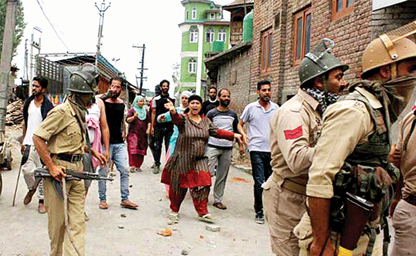 ಕಾಶ್ಮೀರ: ಭದ್ರತಾ ಪಡೆ-ಪ್ರತಿಭಟನಾಕಾರರ ಘರ್ಷಣೆ 11 ಸಾವು, 200ಕ್ಕೂ ಅಧಿಕ ಮಂದಿಗೆ ಗಾಯ