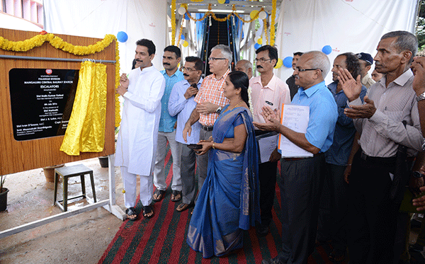 ಮಂಗಳೂರು ರೈಲು ನಿಲ್ದಾಣದಲ್ಲಿ 2 ಎಸ್ಕಾಲೇಟರ್‌ಗೆ ಚಾಲನೆ