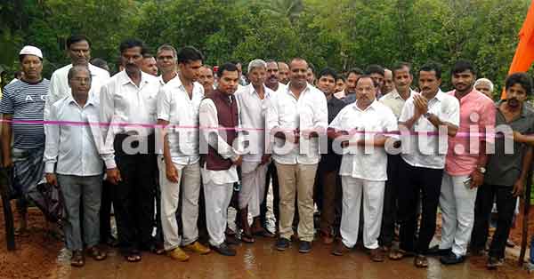 ಇನೋಳಿ ದೇವಂದಬೆಟ್ಟ ಸಂಪರ್ಕದ ಕಾಂಕ್ರೀಟ್ ರಸ್ತೆ ಉದ್ಘಾಟನೆ