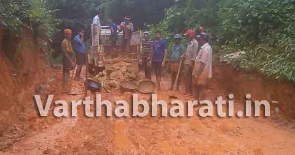 ಹದಗೆಟ್ಟ ರಸ್ತೆಗೆ ಗ್ರಾಮಸ್ಥರಿಂದಲೇ ಕಾಯಕಲ್ಪ