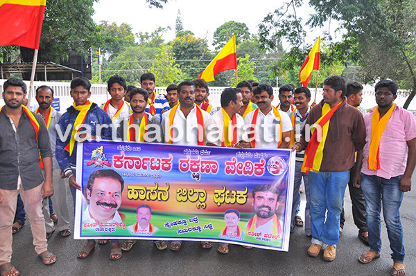 ಹಾಸನ: ಜಿಲ್ಲಾ ಸರ್ಕಾರಿ ಆಸ್ಪತ್ರೆಯ ಅವ್ಯವಸ್ಥೆ ಸರಿಪಡಿಸಲು ಆಗ್ರಹಿಸಿ ಕರವೇಯಿಂದ ಮೌನ ಪ್ರತಿಭಟನೆ