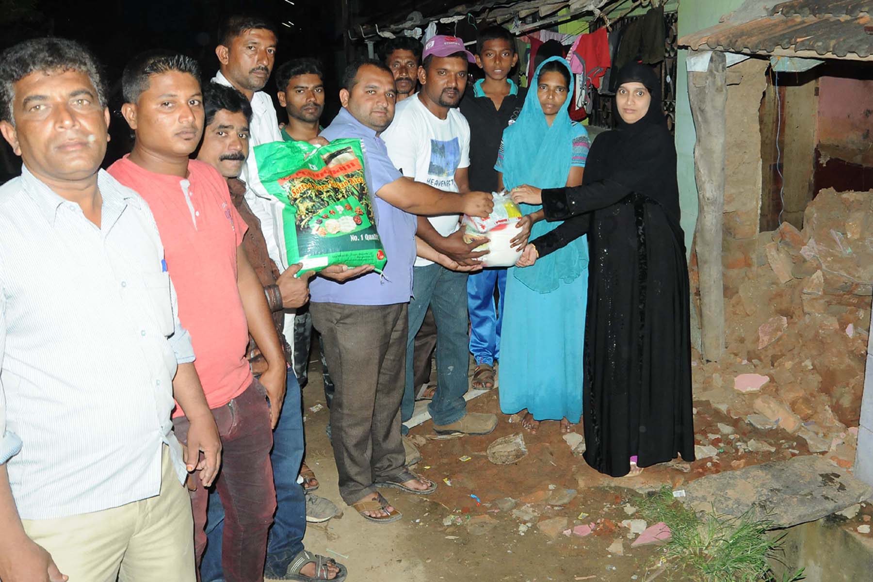 ಆಹಾರದ ಕಿಟ್ ವಿತರಿಸಿ ಮಾನವೀಯತೆ ಮೆರೆದ ಕಾರ್ಪೊರೇಟರ್