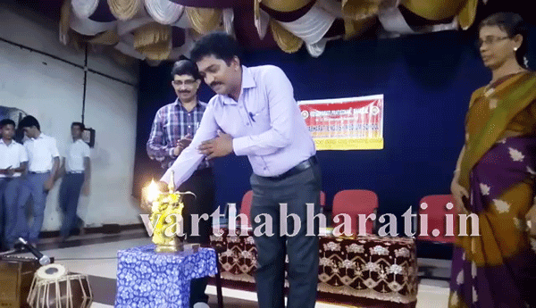 ಭಟ್ಕಳ: ವಿದ್ಯಾರ್ಥಿಗಳ ಕೈಬರಹದಲ್ಲಿ ದಿನಕರ ದೇಸಾಯಿ ಚೌಪದಿ ಸಂಗ್ರಹ ಬಿಡುಗಡೆ